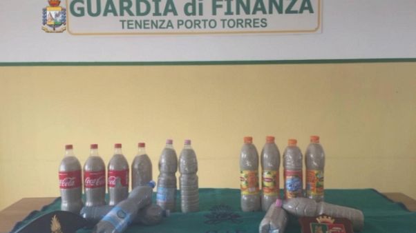 Sardegna,40kg di sabbia nascosti nel suv Sardegna,40kg di sabbia nascosti nel suv
