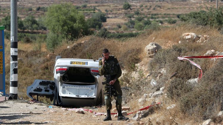 الشرطة الإسرائيلية تقتل فلسطينيا تقول إنه صدم مارة بسيارته