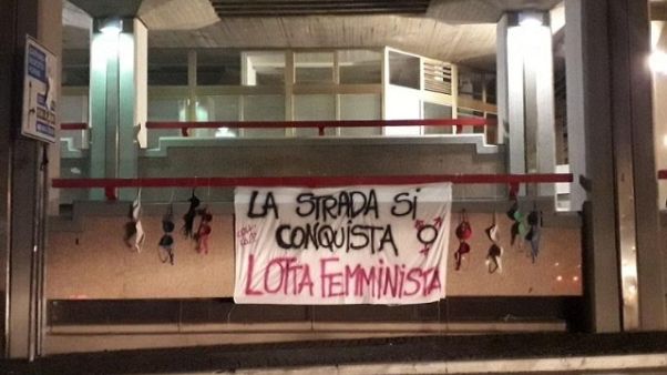 Scritta a Massa contro Salvini e Comune Scritta a Massa contro Salvini e Comune