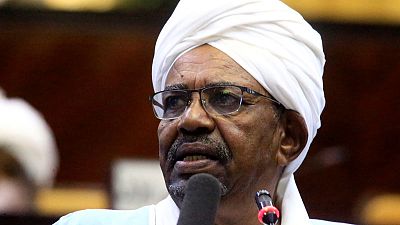 شاهد نقلا عن محقق: البشير قال لمحققين إنه تلقى الملايين من السعودية شاهد نقلا عن محقق: البشير قال لمحققين إنه تلقى الملايين من السعودية