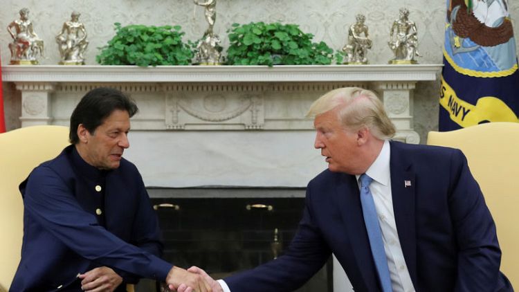 ترامب يناقش مع رئيس وزراء باكستان خفض التوتر مع الهند بشأن كشمير