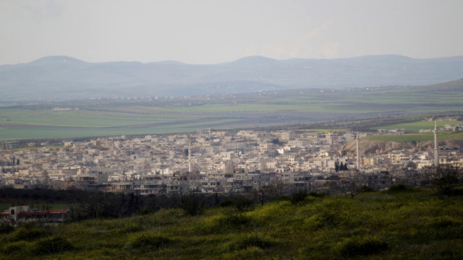 Monitor says Syrian rebels withdraw from town, jihadists say still fighting