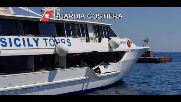 Eolie: traghetto contro yacht, 5 feriti Eolie: traghetto contro yacht, 5 feriti