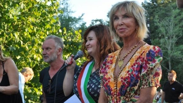Sting cittadino onorario paese toscano Sting cittadino onorario paese toscano
