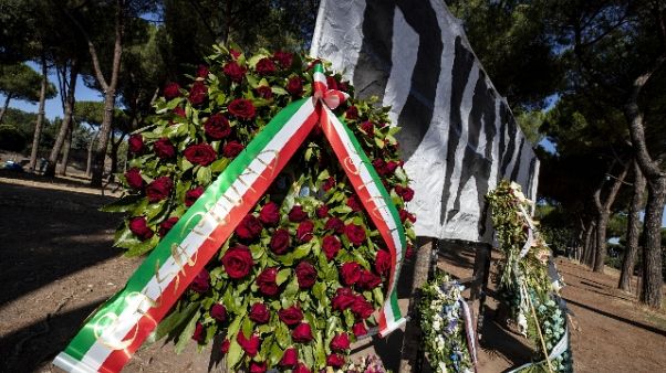 Ultrà ucciso: 300 agenti per funerale Ultrà ucciso: 300 agenti per funerale