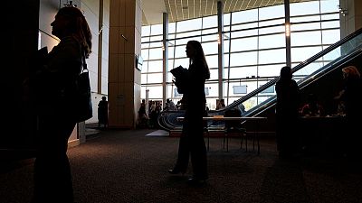 U.S. jobless claims fall in sign of labour market strength U.S. jobless claims fall in sign of labour market strength