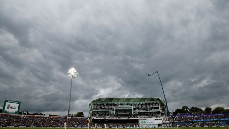 Weather continues to hamper England progress in third Ashes test