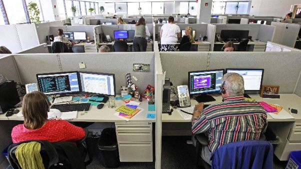 Sospetti di caporalato in call center Sospetti di caporalato in call center