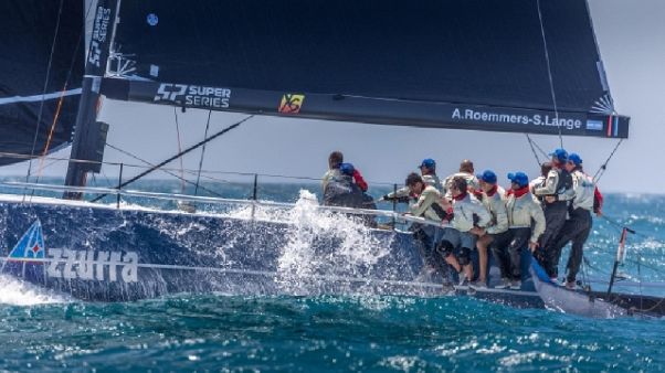 Vela: 52 Series, Azzurra cerca conferme Vela: 52 Series, Azzurra cerca conferme