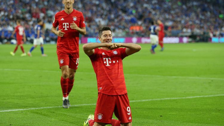 Lewandowski hat-trick steers Bayern past Schalke