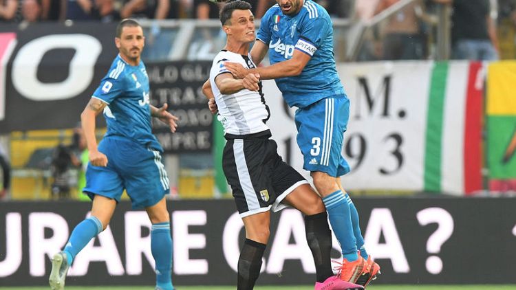 Chiellini gives Juventus opening win at Parma