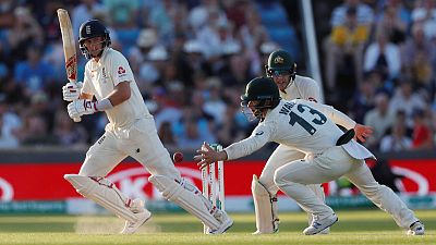 Root digs in to give England hope Root digs in to give England hope