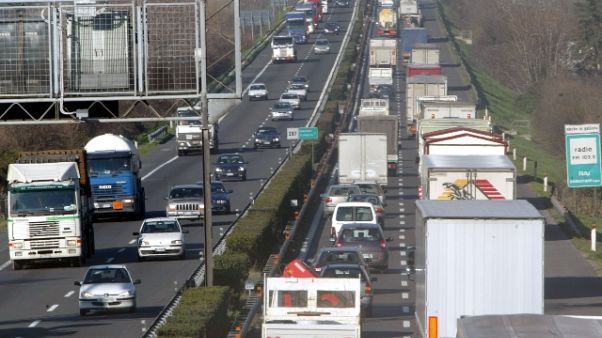 Traffico, 11 feriti in incidente in A4 Traffico, 11 feriti in incidente in A4