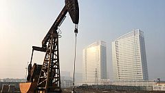 Oil down nearly 2% as trade war shakes confidence