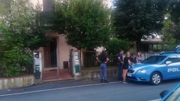 Impiccata in casa, indagini per omicidio Impiccata in casa, indagini per omicidio