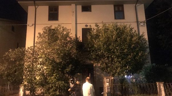Donna morta Arezzo, era legata al letto Donna morta Arezzo, era legata al letto