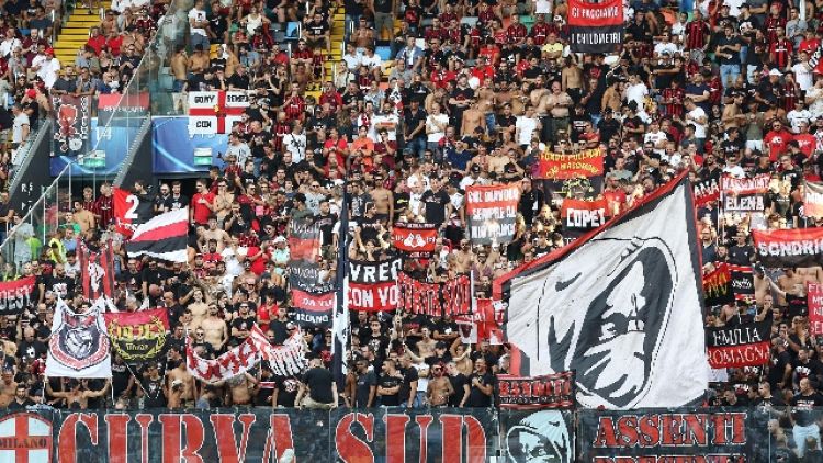 Tifosi spingono Milan,50mila con Brescia