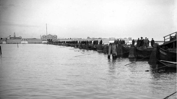 Venezia: ritorna ponte per cimitero Venezia: ritorna ponte per cimitero