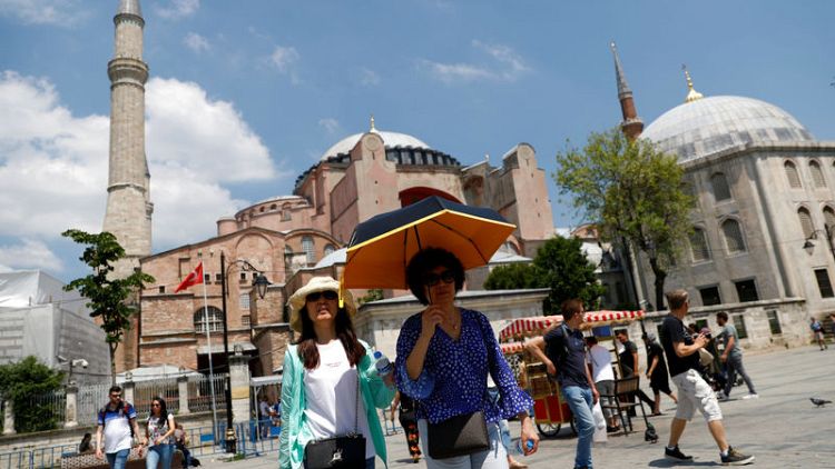 وزارة السياحة: ارتفاع عدد الزوار الأجانب لتركيا 16.7بالمئة في يوليو