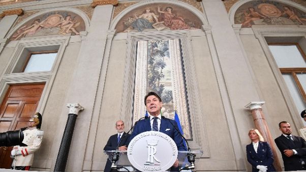 Conte, tutti paghino le tasse ma meno Conte, tutti paghino le tasse ma meno