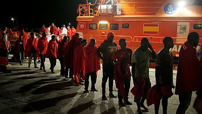 خفر السواحل الإسباني ينقذ 208 مهاجرين من أفريقيا خفر السواحل الإسباني ينقذ 208 مهاجرين من أفريقيا