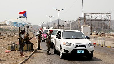 انفصاليو اليمن يعززون مواقعهم في عدن وقد يصعدون قتال القوات الحكومية انفصاليو اليمن يعززون مواقعهم في عدن وقد يصعدون قتال القوات الحكومية