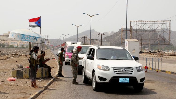 انفصاليو اليمن يعززون مواقعهم في عدن وقد يصعدون قتال القوات الحكومية