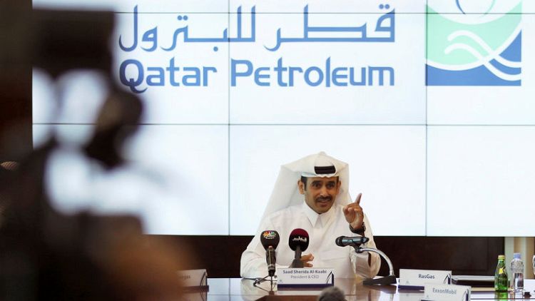 حصري-شركات النفط العملاقة تتودد لقطر في السباق على الغاز المسال