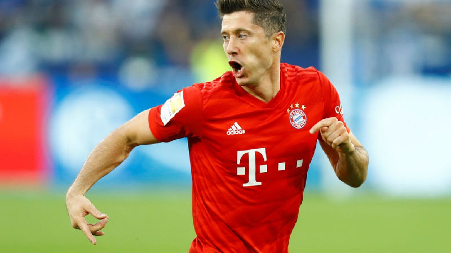 ليفاندوفسكي يمدد تعاقده مع بايرن لعامين وحتى 2023