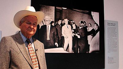 Former Dallas detective famously photographed escorting Lee Harvey Oswald dies at 99 Former Dallas detective famously photographed escorting Lee Harvey Oswald dies at 99