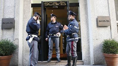 Ruba diamante da 52mila euro a Milano Ruba diamante da 52mila euro a Milano
