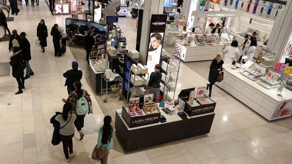 Strong consumer spending seen underpinning U.S. economy Strong consumer spending seen underpinning U.S. economy