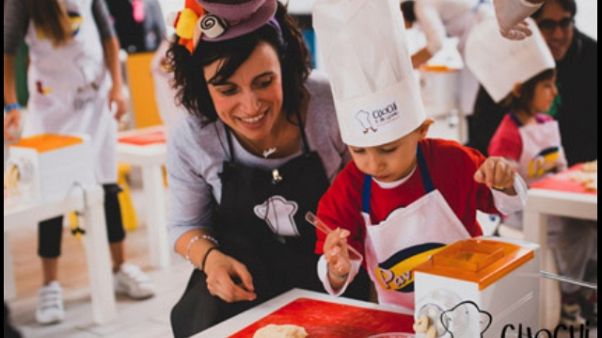 Bimbi-cuochi in cucina con chef stellati Bimbi-cuochi in cucina con chef stellati