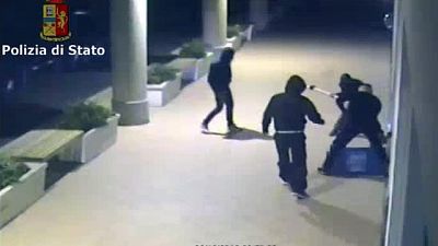 Ogni 6 minuti furto in negozio o bottega Ogni 6 minuti furto in negozio o bottega