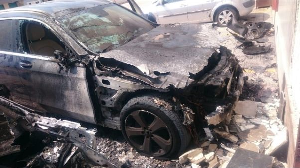 Bruciata auto medico legale Inps Foggia Bruciata auto medico legale Inps Foggia