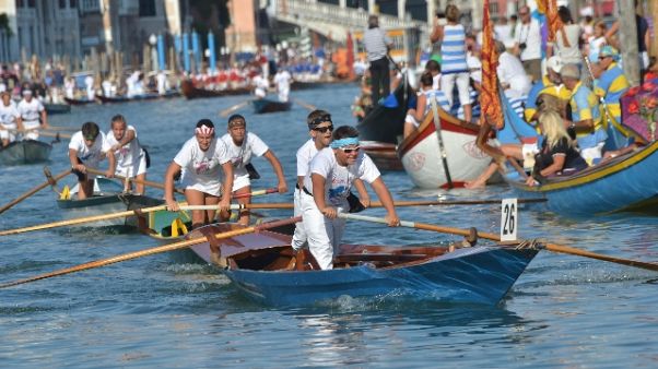 Regata Storica in lutto per moto ondoso Regata Storica in lutto per moto ondoso