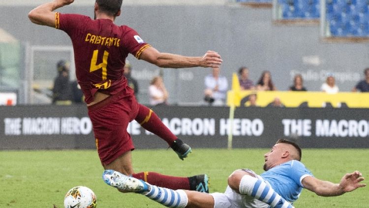 Calcio: Lazio-Roma è derby dei sei legni