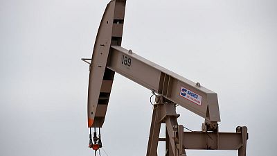 Oil falls amid new round of tariffs in U.S.-China trade war Oil falls amid new round of tariffs in U.S.-China trade war