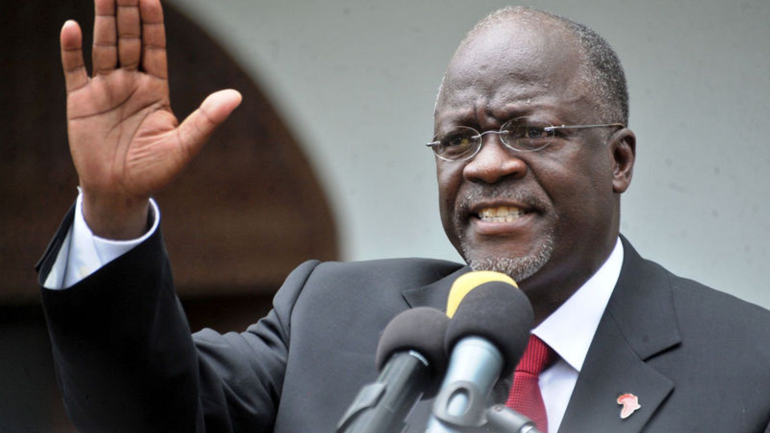 Tanzania lawmakers protest against expulsion from parliament of critic of president
