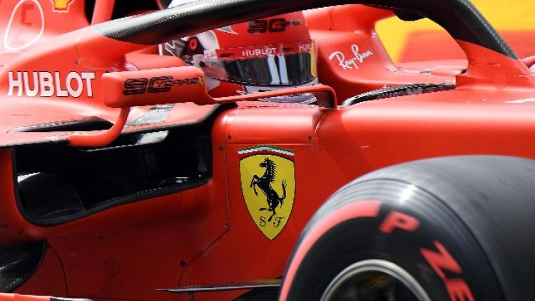Ferrari Leclerc in pole,secondo Hamilton