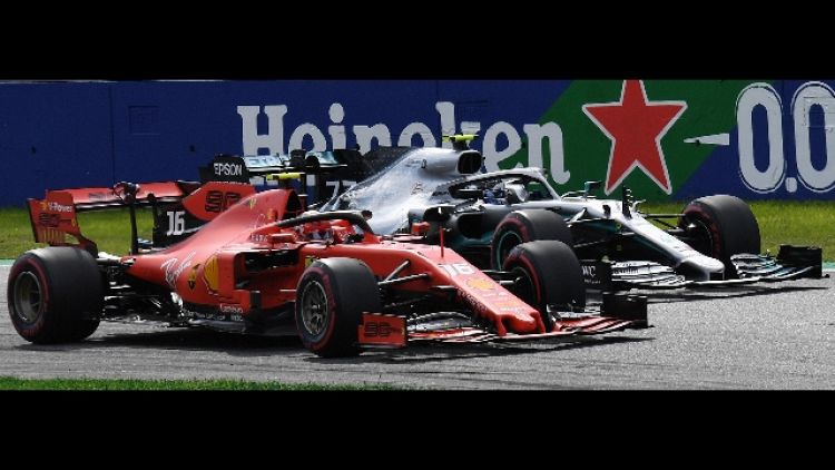 F1: Ferrari Leclerc davanti a metà gara