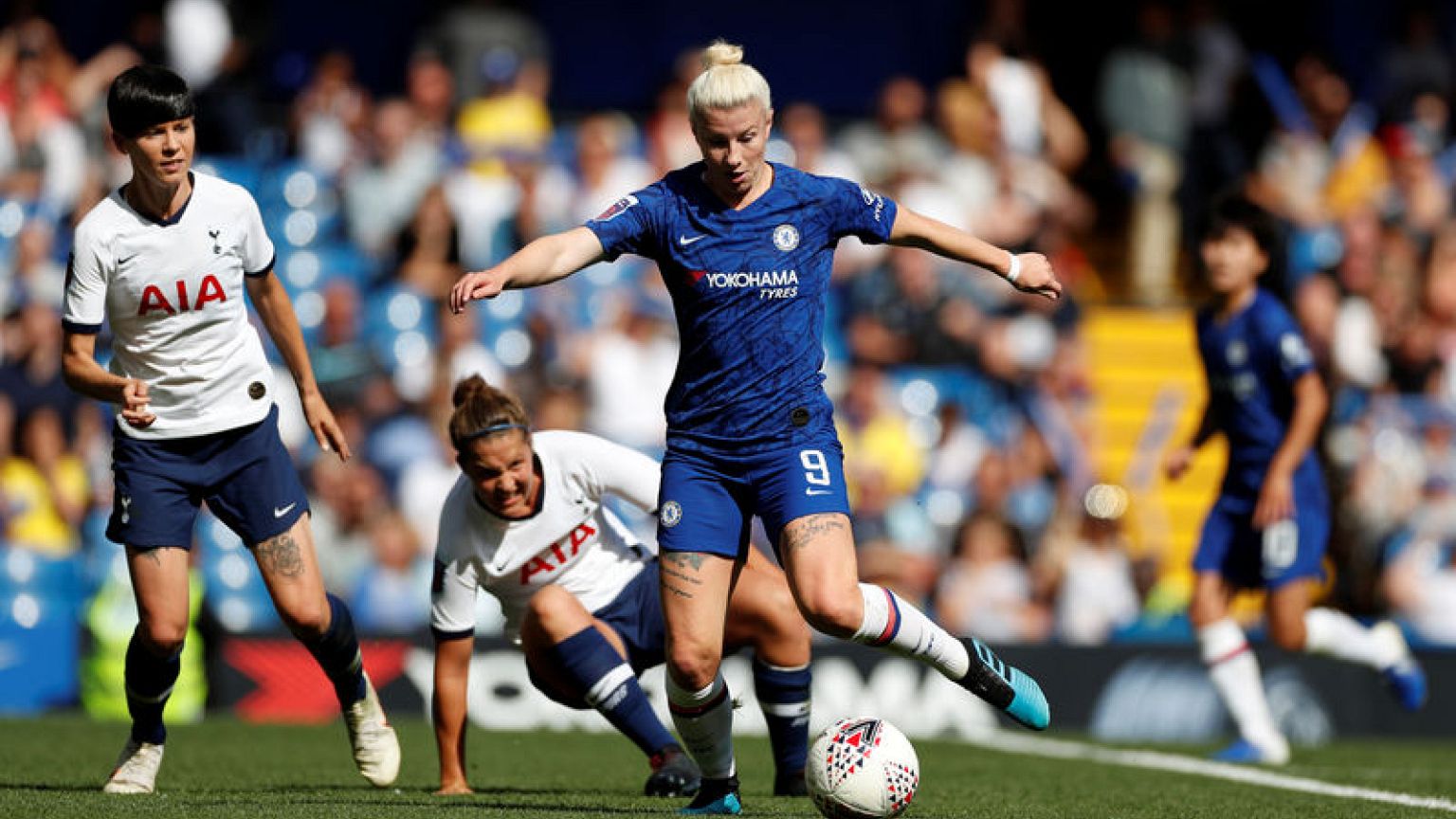 Stunning goals give Chelsea, Arsenal winning starts in WSL