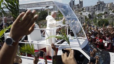 Papa: famiglia umana non escluda Papa: famiglia umana non escluda