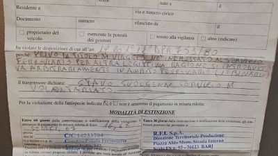 Portano latte a senzatetto, multati Portano latte a senzatetto, multati