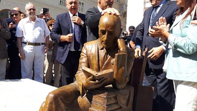 Trieste, inaugurata statua di D'Annunzio Trieste, inaugurata statua di D'Annunzio
