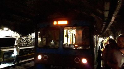 Guasto metro, utenti a piedi in galleria Guasto metro, utenti a piedi in galleria