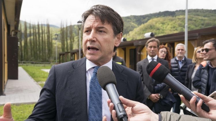 Conte, Italia non chiede favori a Ue