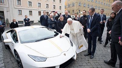 Papa:900mila euro asta 'sua' Lamborghini