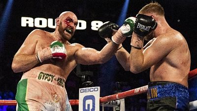 Boxe: Tyson Fury batte Wallin ai punti
