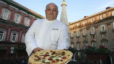 Consegnò pizza al Papa, truffava anziani Consegnò pizza al Papa, truffava anziani